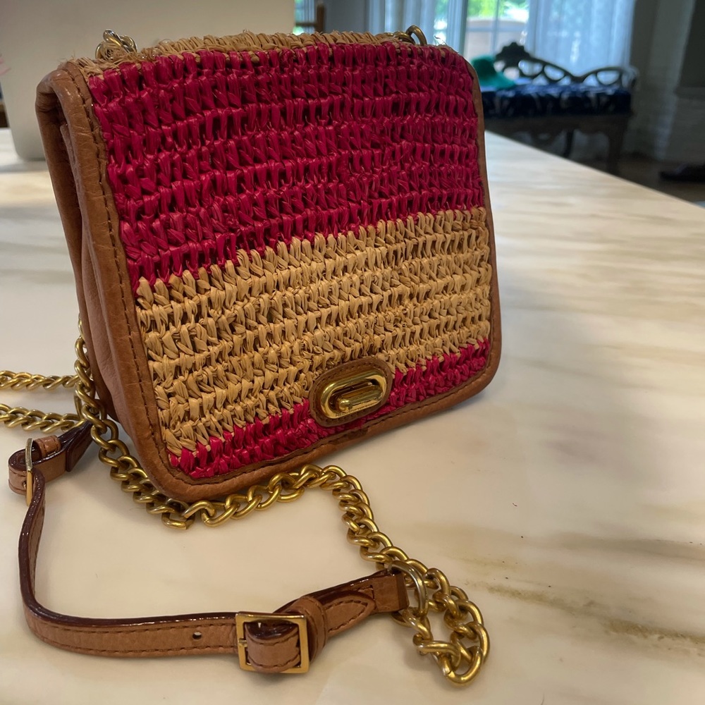Rebecca Minkoff raffia crossbody bag. Natural and pink raffia & gold chain strap